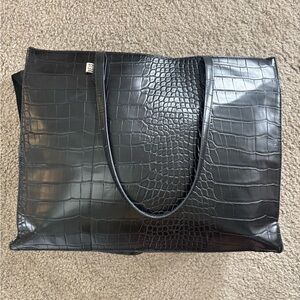 Béis - The Work Tote 
in Black Croc